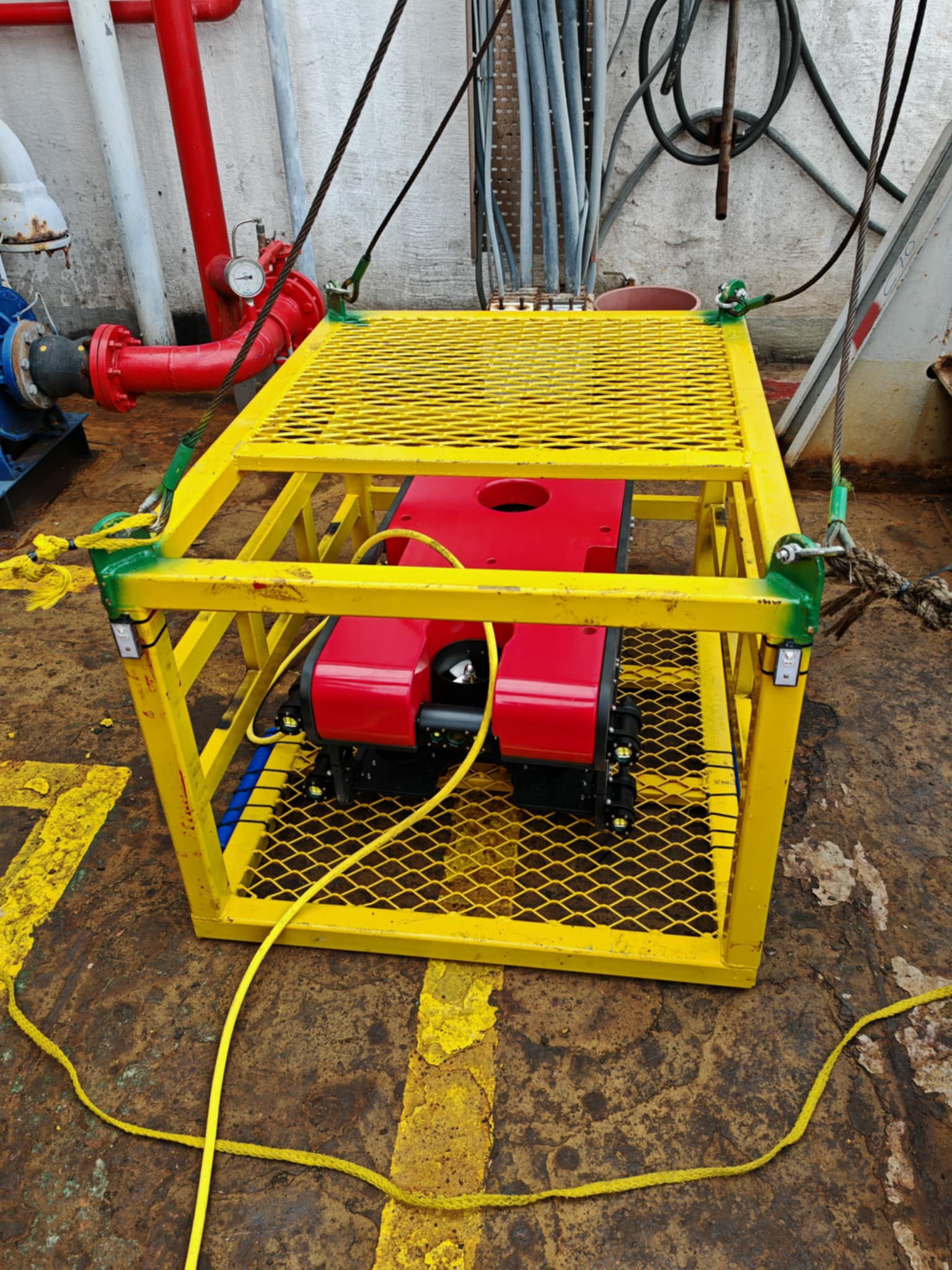 六推水下机器人在马来西亚海洋工程现场图2