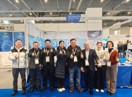 英国展会现场照片（官网缩略图）.jpg